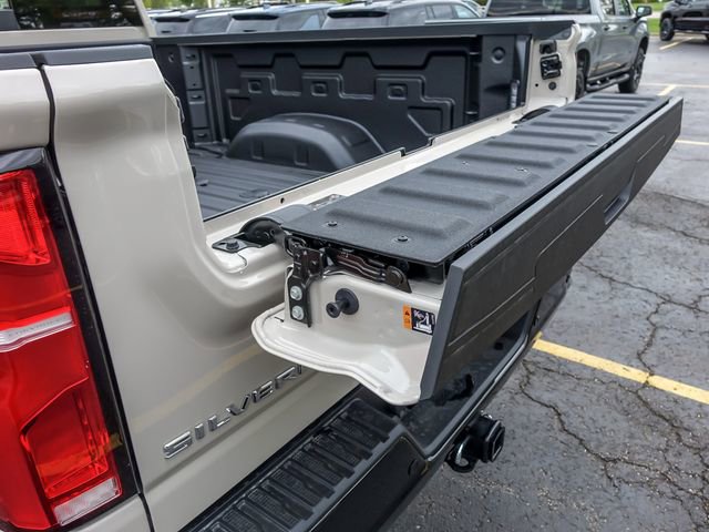New 2026 Chevrolet Silverado 2500 ZR2 AWD/4WD image 15