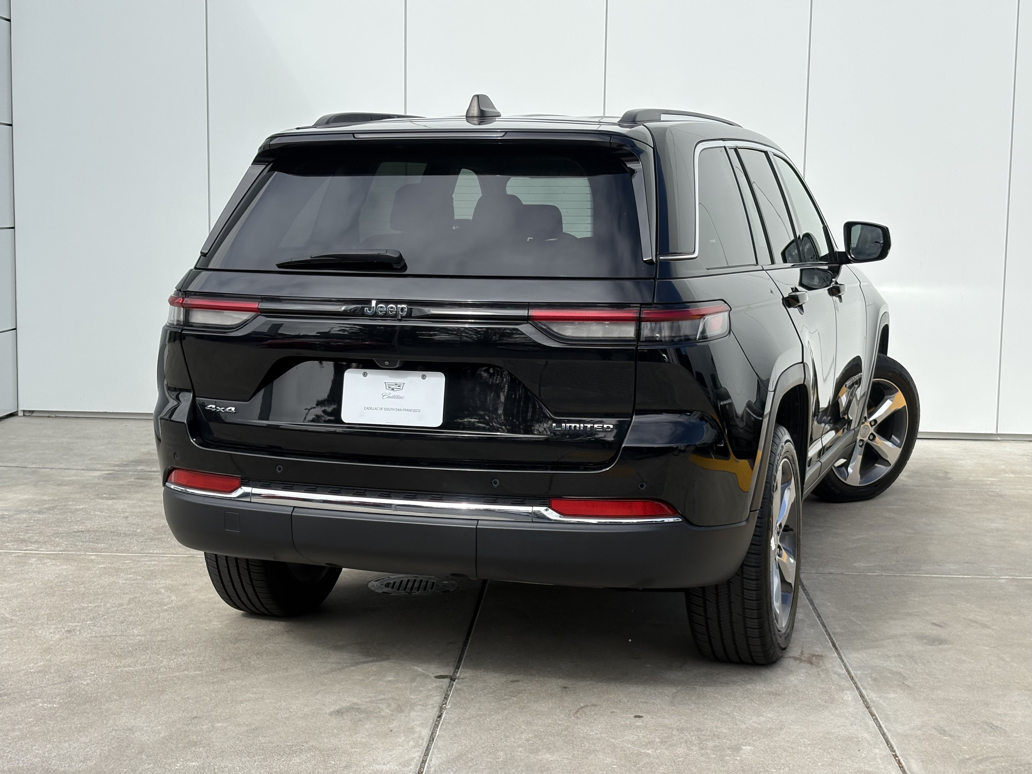 Used 2022 Jeep Grand Cherokee Limited AWD/4WD image 6