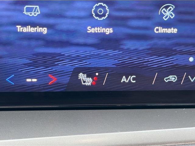 Used 2025 Chevrolet Traverse LT image 19