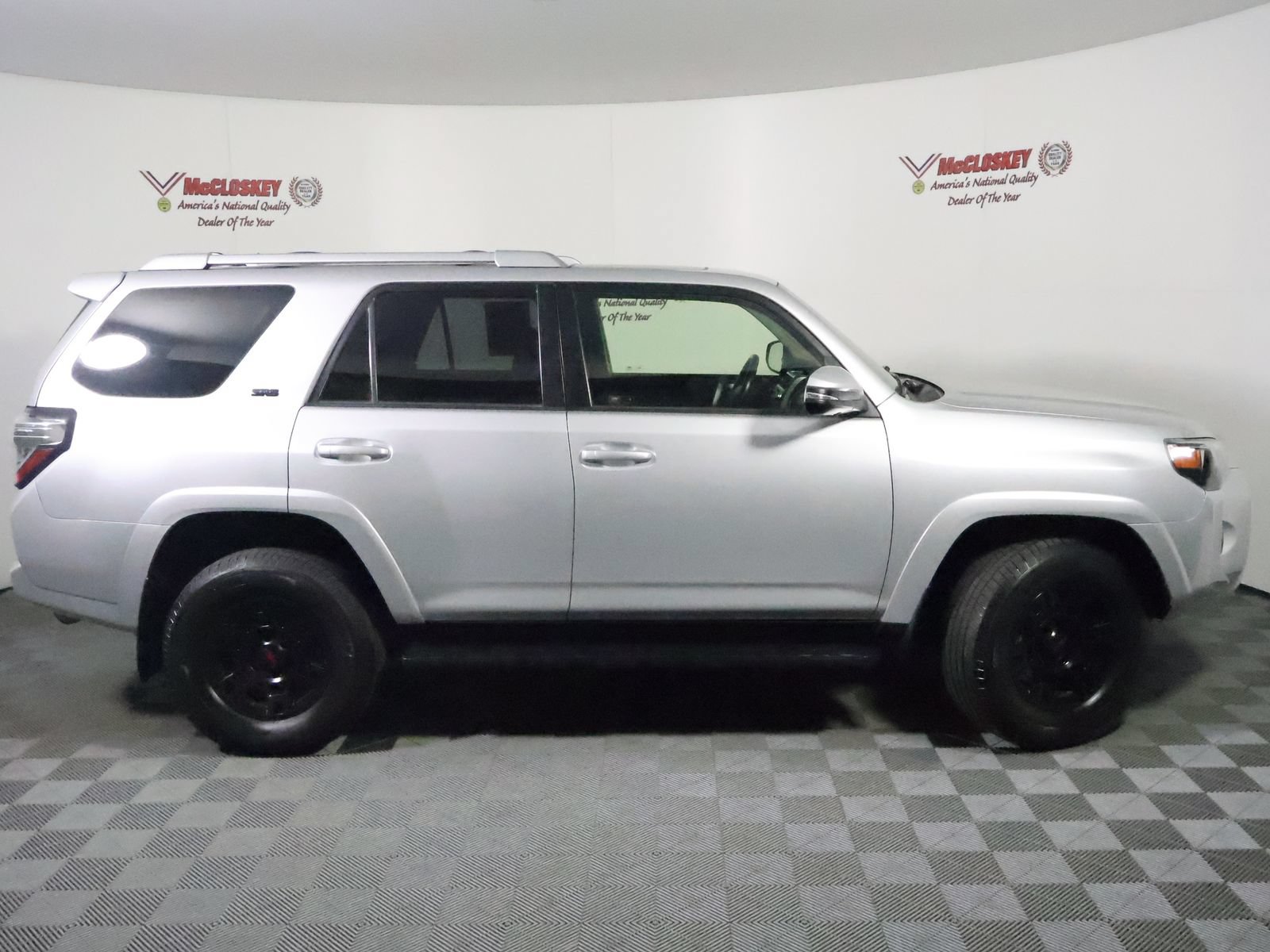 Used 2016 Toyota 4Runner SR5 Premium AWD/4WD image 3