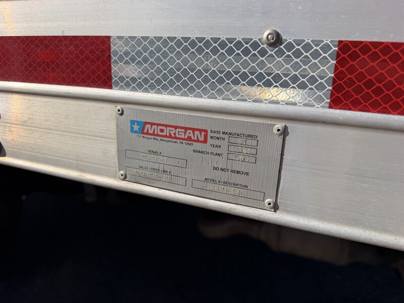 Used 2024 Isuzu NPR RWD image 12