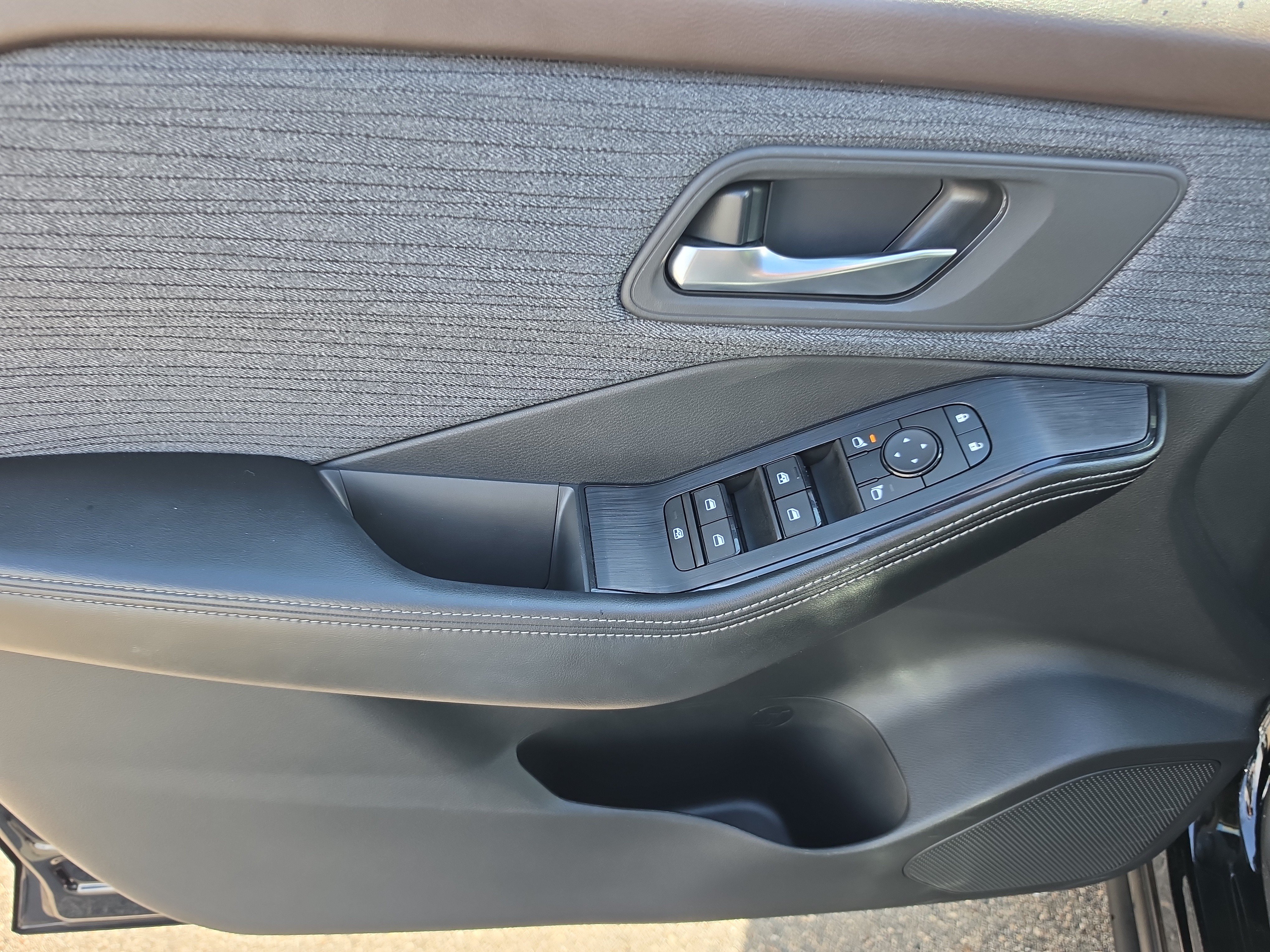 Used 2023 Nissan Rogue SV FWD image 21