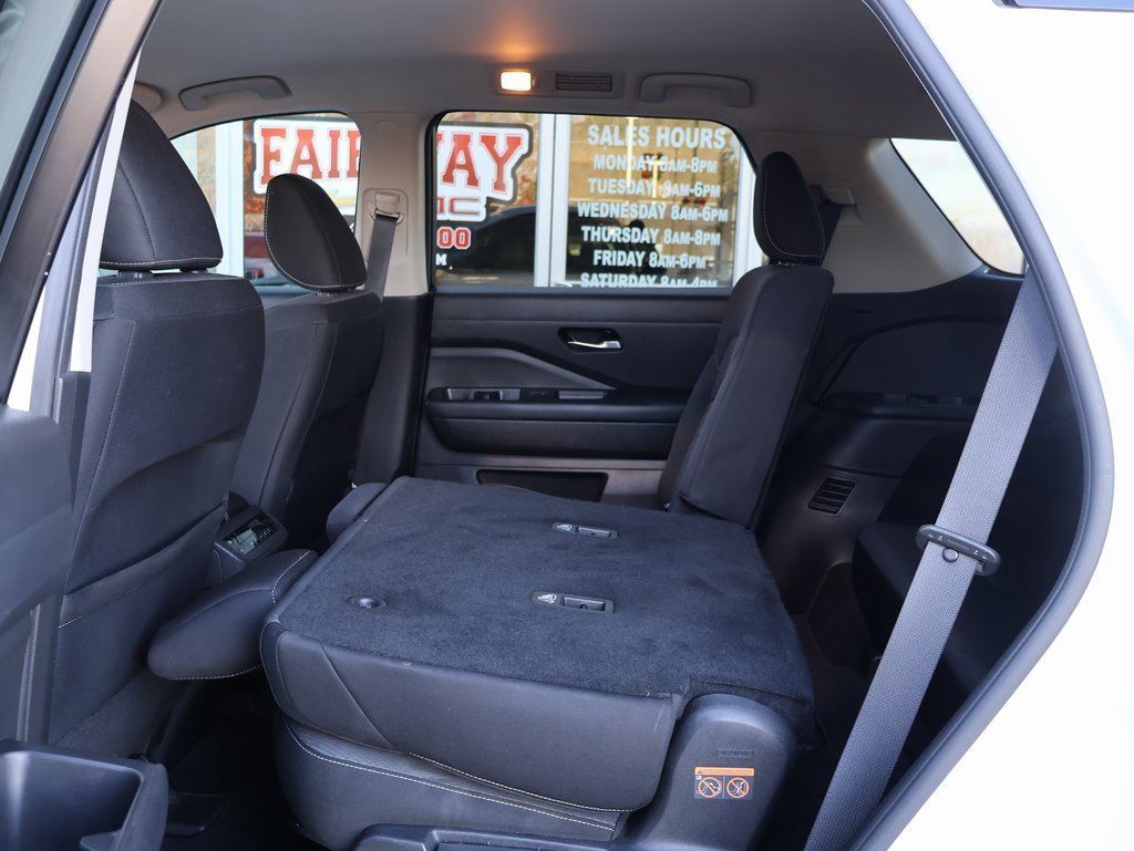 Used 2022 Nissan Pathfinder SV image 25