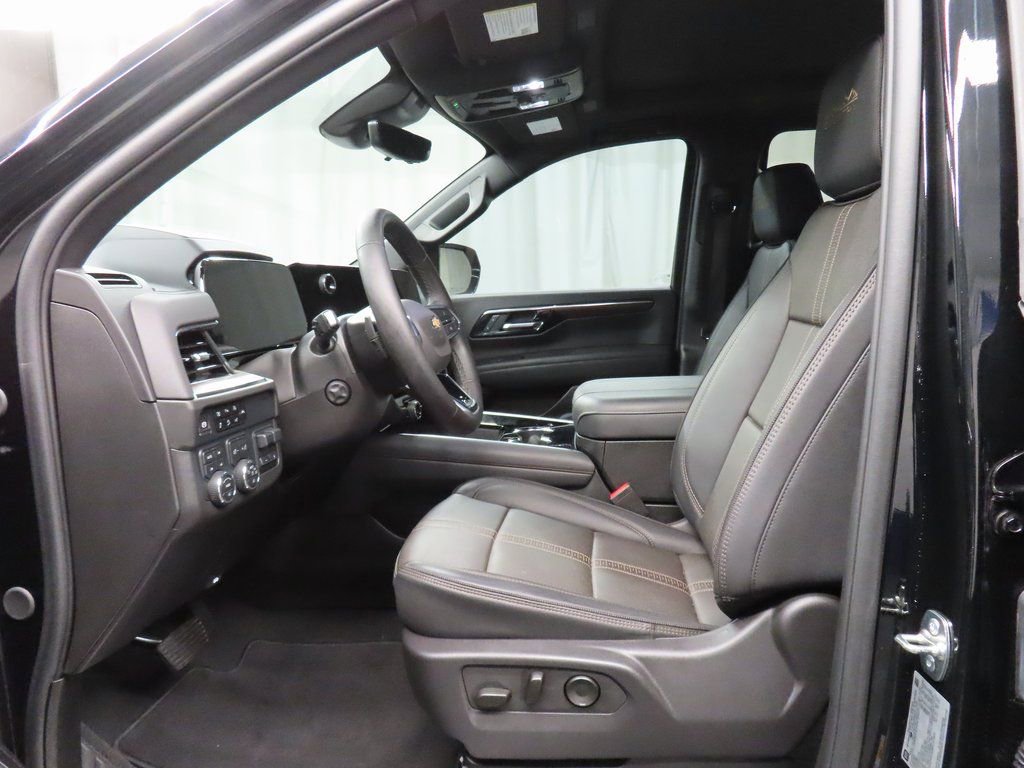 Used 2025 Chevrolet Suburban High Country AWD/4WD image 9
