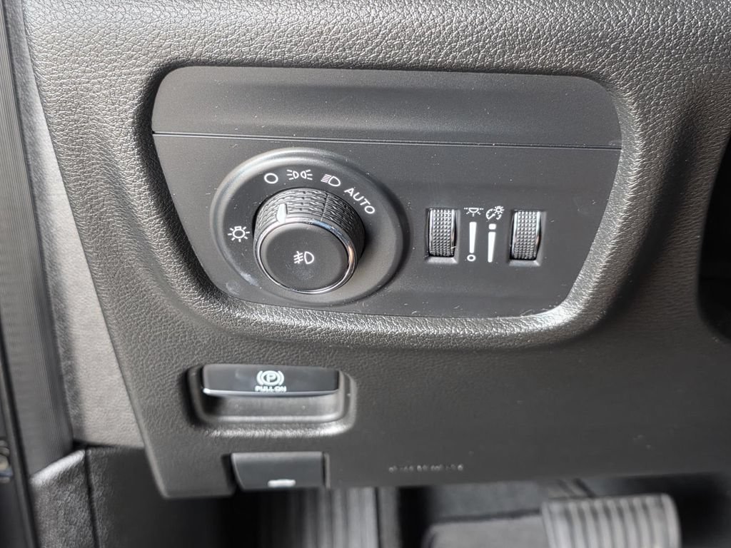 Used 2022 Jeep Grand Cherokee L Limited RWD image 26