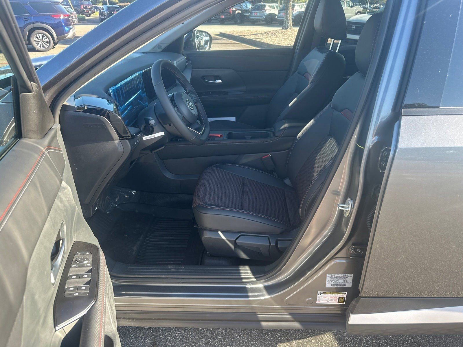 New 2026 Nissan Kicks SR image 9