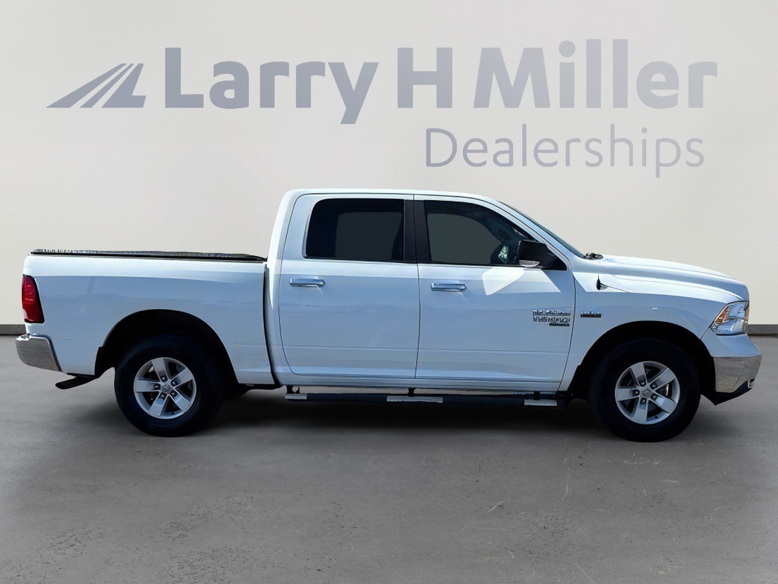 Used 2019 RAM 1500 Classic SLT w/ Luxury Group AWD/4WD image 8