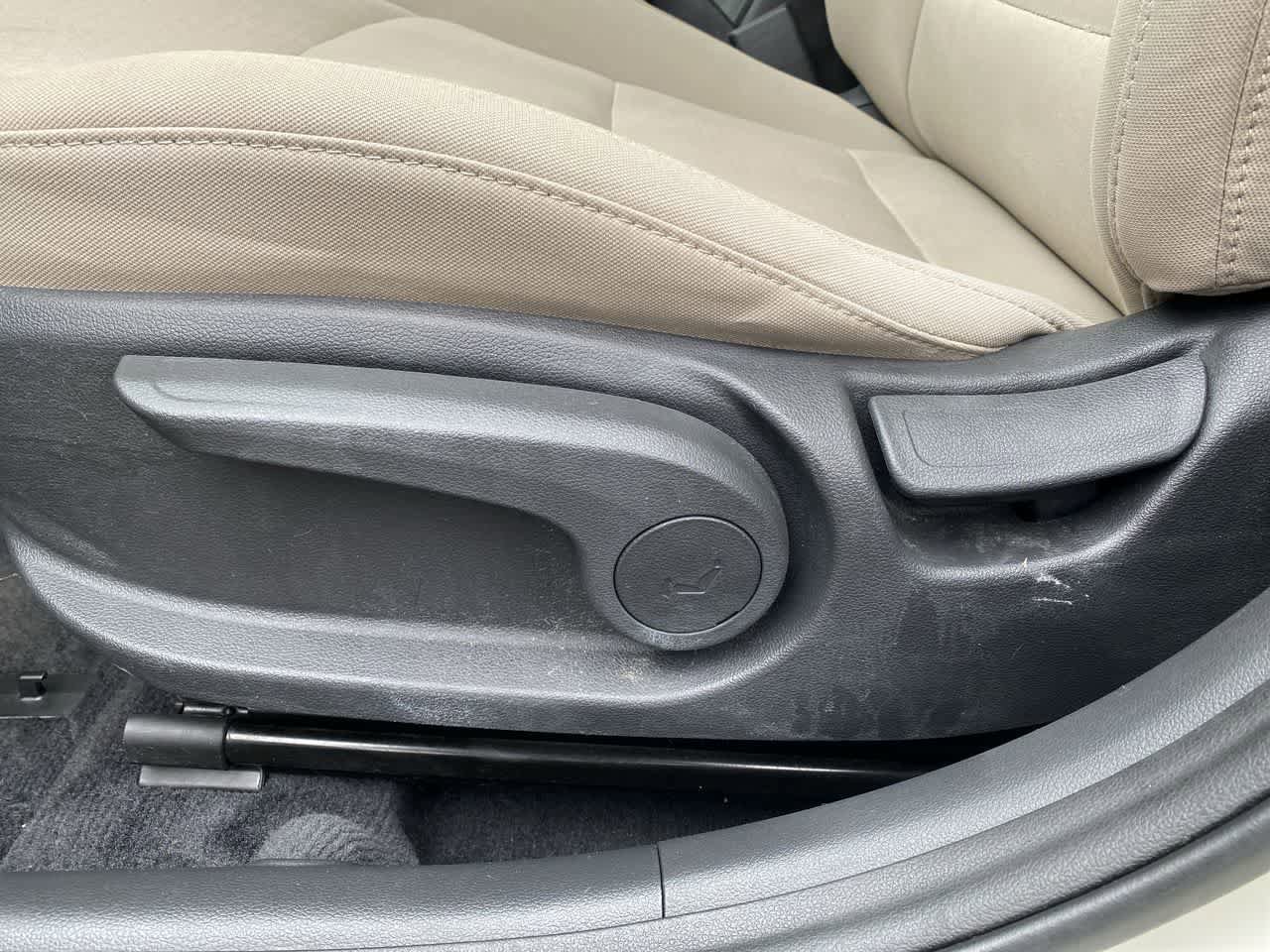 Used 2018 Hyundai Elantra Value Edition FWD image 15