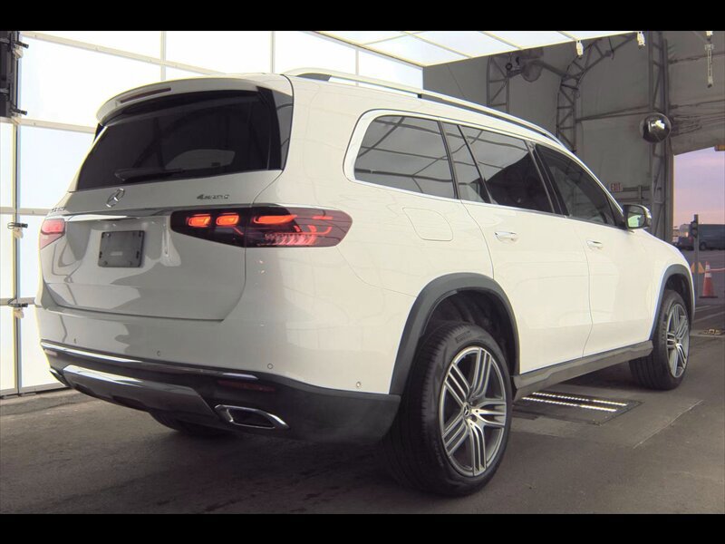 Used 2025 Mercedes-Benz GLS 450 4MATIC image 4