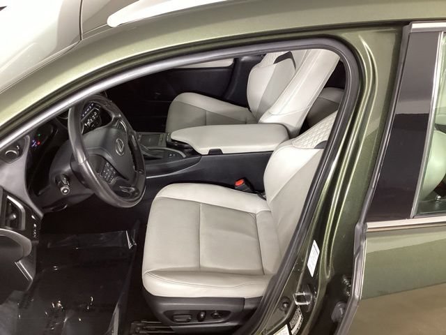 Used 2020 Lexus UX 250h w/ Premium Package AWD/4WD image 29
