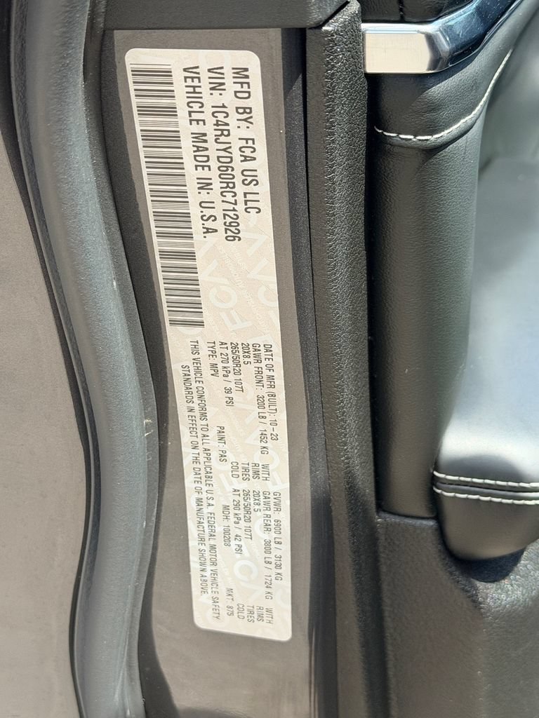 Certified 2024 Jeep Grand Cherokee Overland w/ Luxury Tech Group IV AWD/4WD image 32