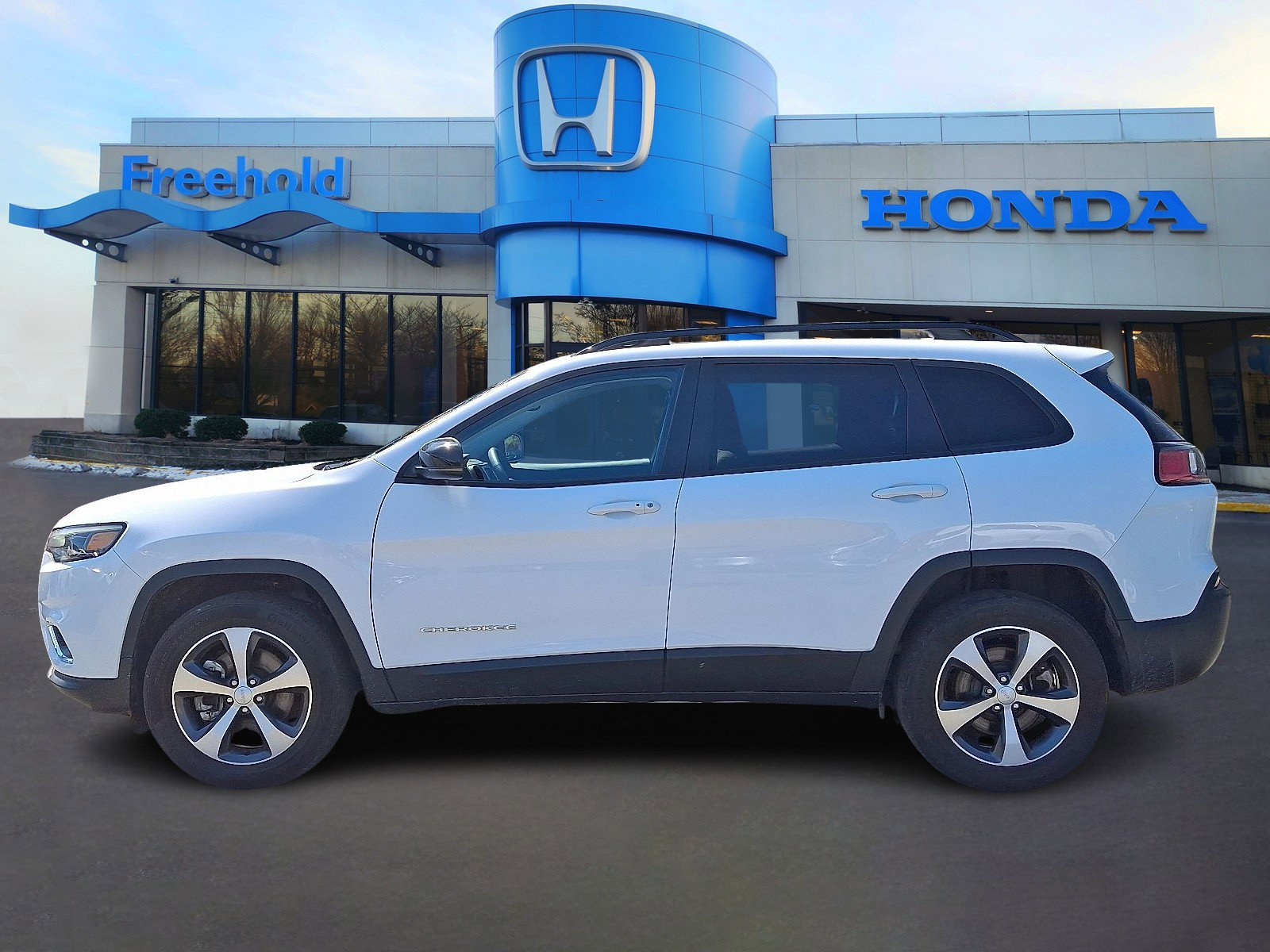 Used 2022 Jeep Cherokee Limited image 4