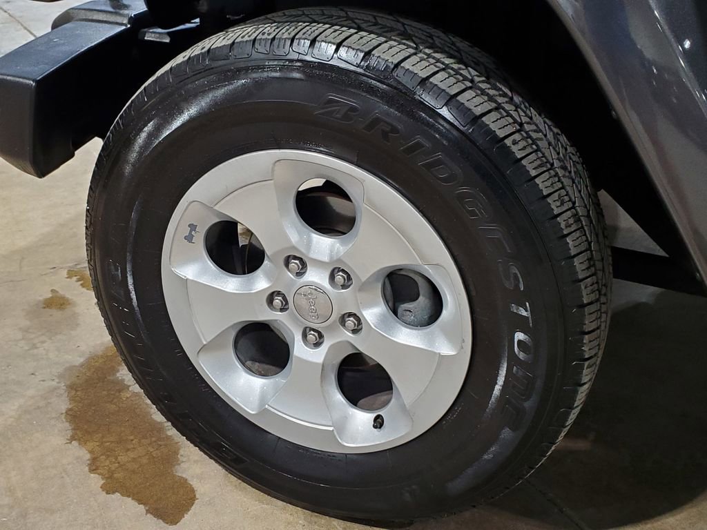 Used 2014 Jeep Wrangler Unlimited Sahara w/ Connectivity Group image 42