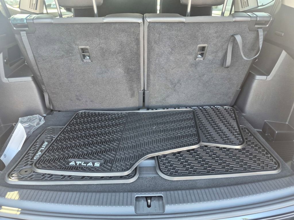 Used 2025 Volkswagen Atlas SE FWD image 9