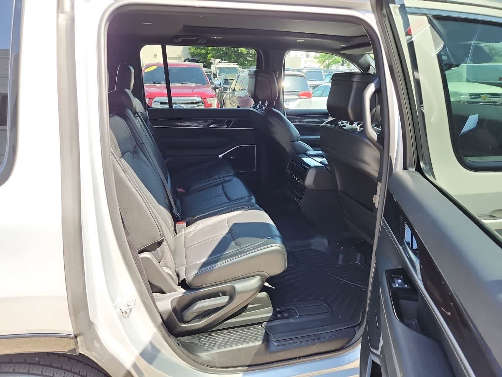 Used 2024 Jeep Wagoneer 4WD w/ Premium Group I image 23