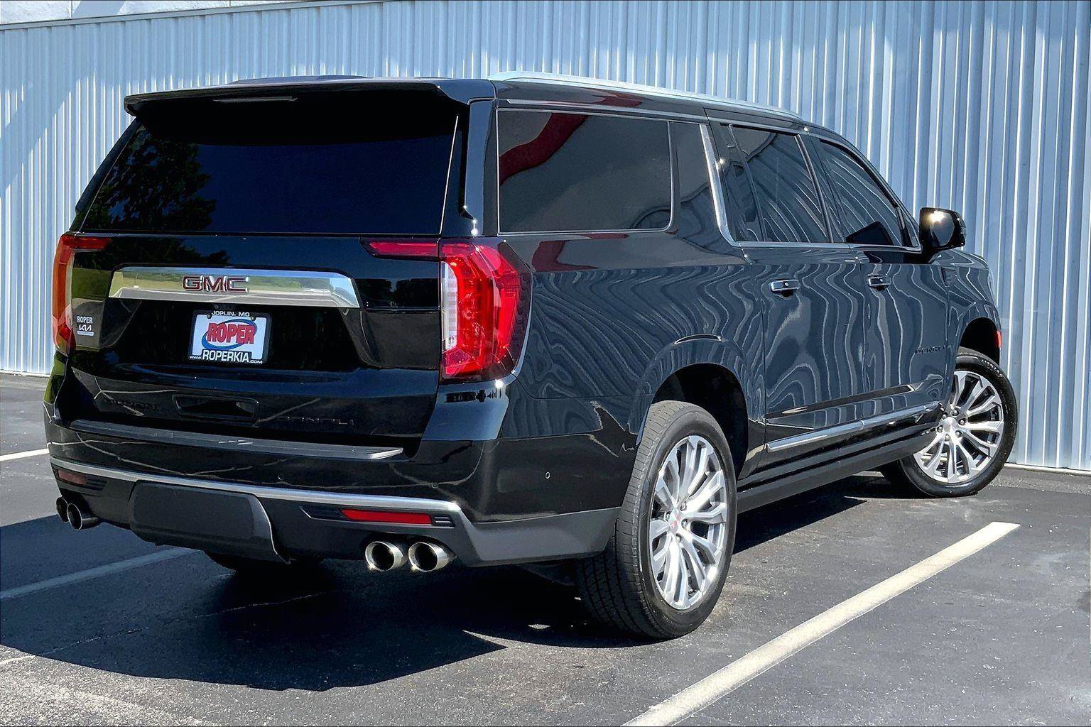 Used 2023 GMC Yukon XL Denali w/ Denali Reserve Package AWD/4WD image 11
