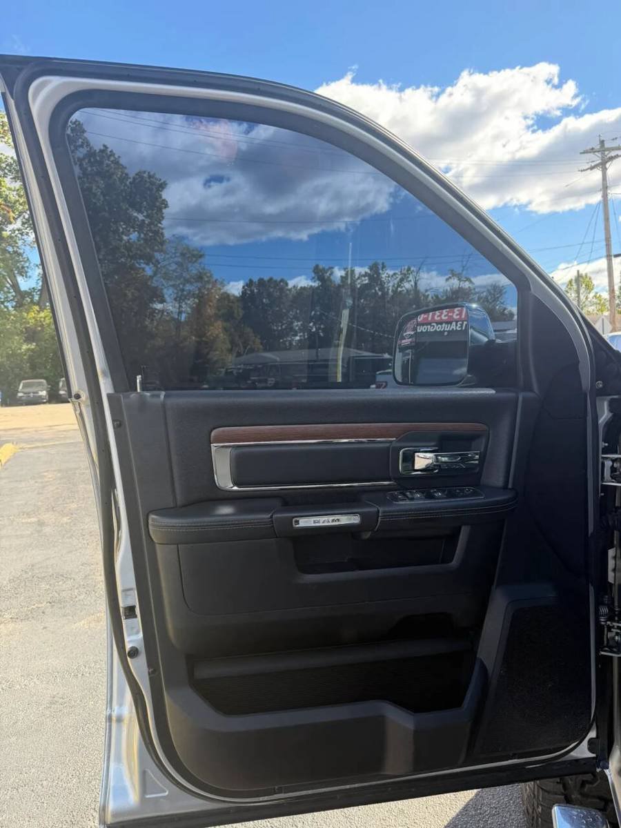 Used 2016 RAM 2500 Laramie AWD/4WD image 13