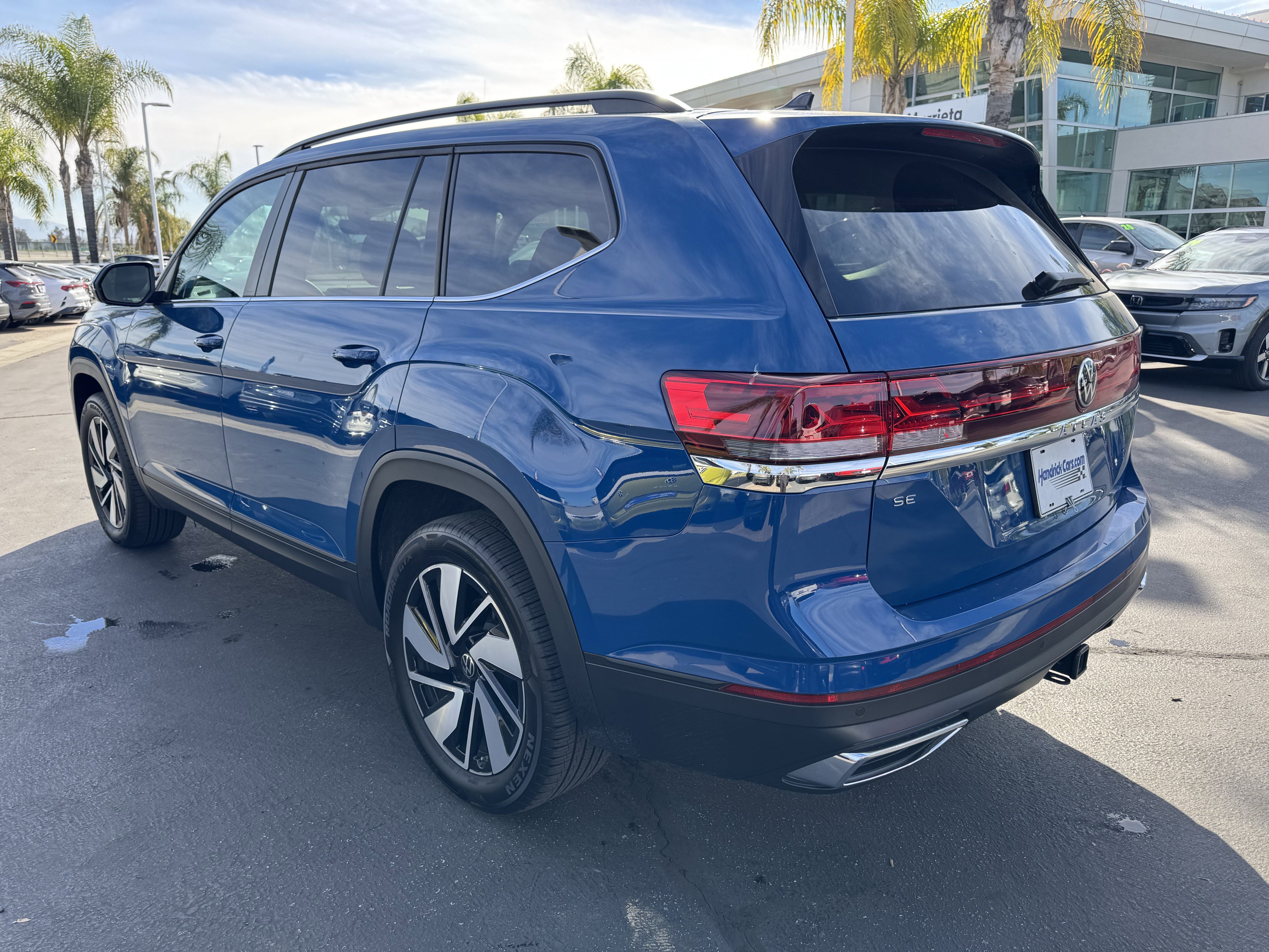 Certified 2025 Volkswagen Atlas SE image 8