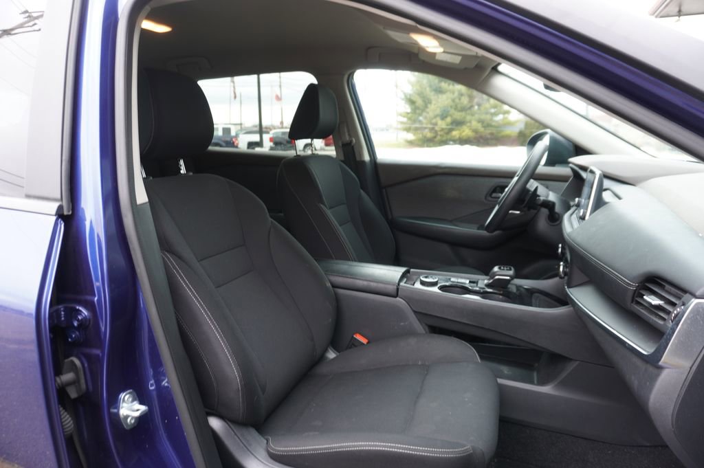 Used 2023 Nissan Rogue S image 8