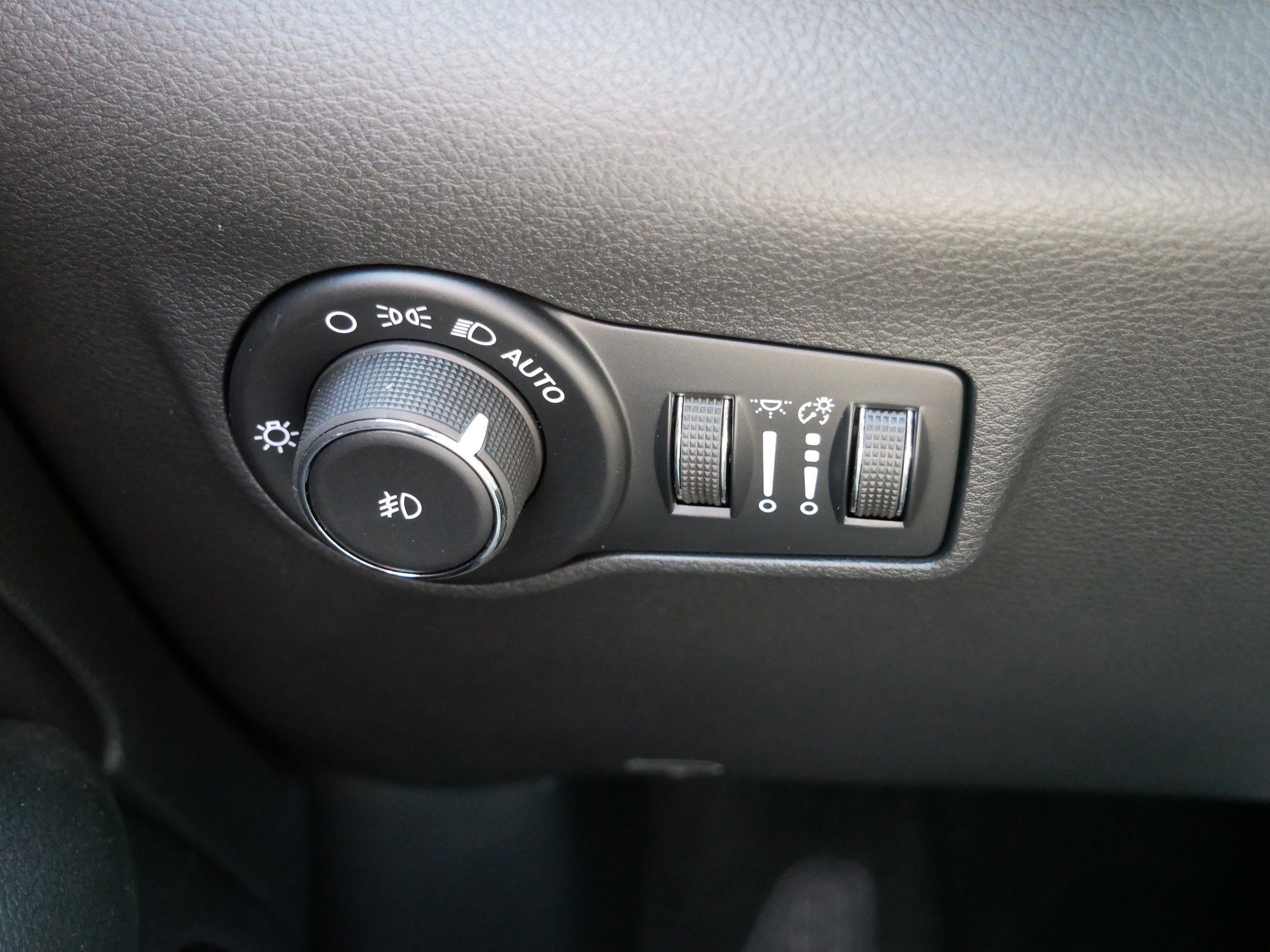 New 2026 Jeep Compass Latitude AWD/4WD image 18