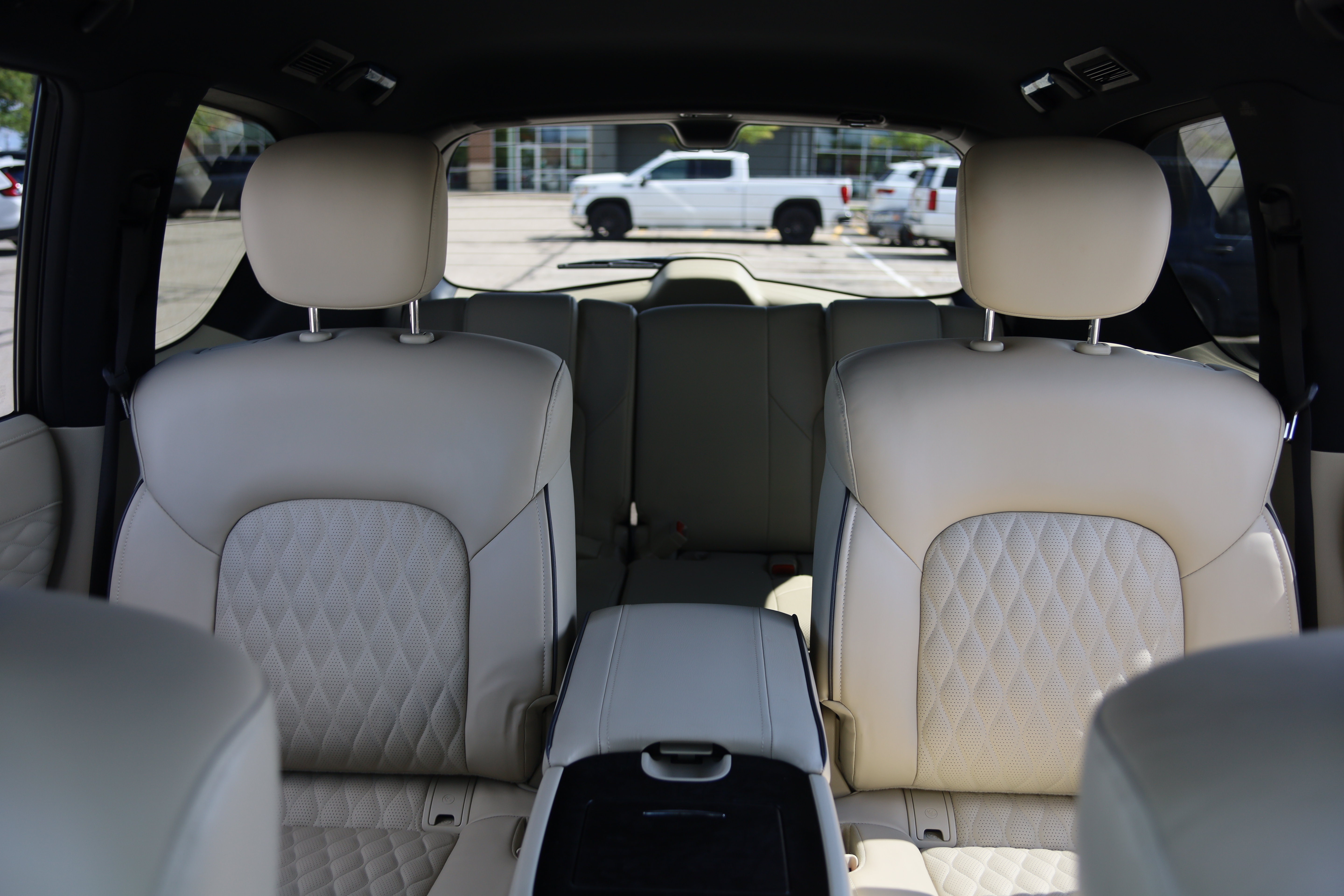 Used 2024 INFINITI QX80 Sensory w/ Cargo Package AWD/4WD image 34
