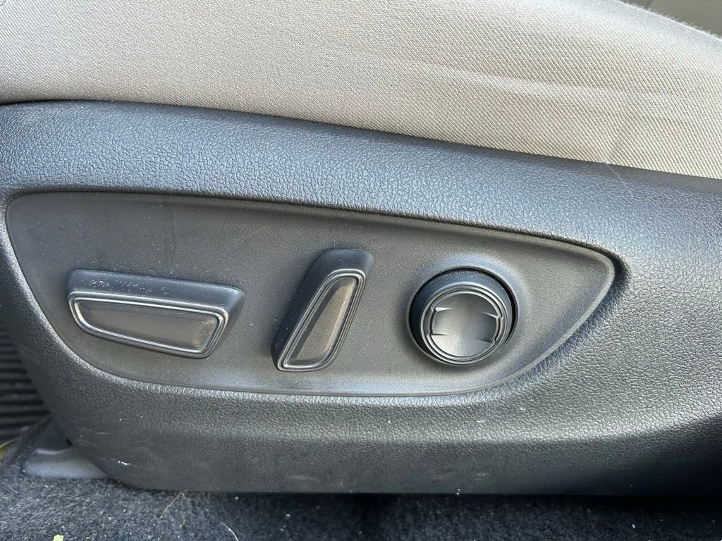Used 2021 Toyota RAV4 XLE AWD/4WD image 17
