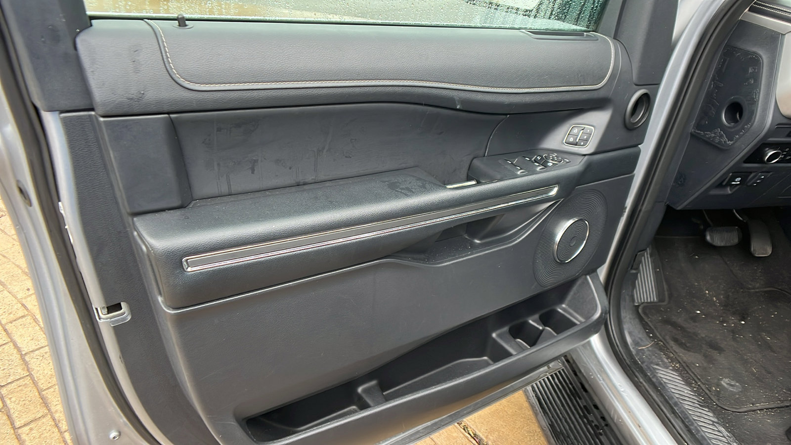 Used 2024 Ford Expedition Max XLT image 15