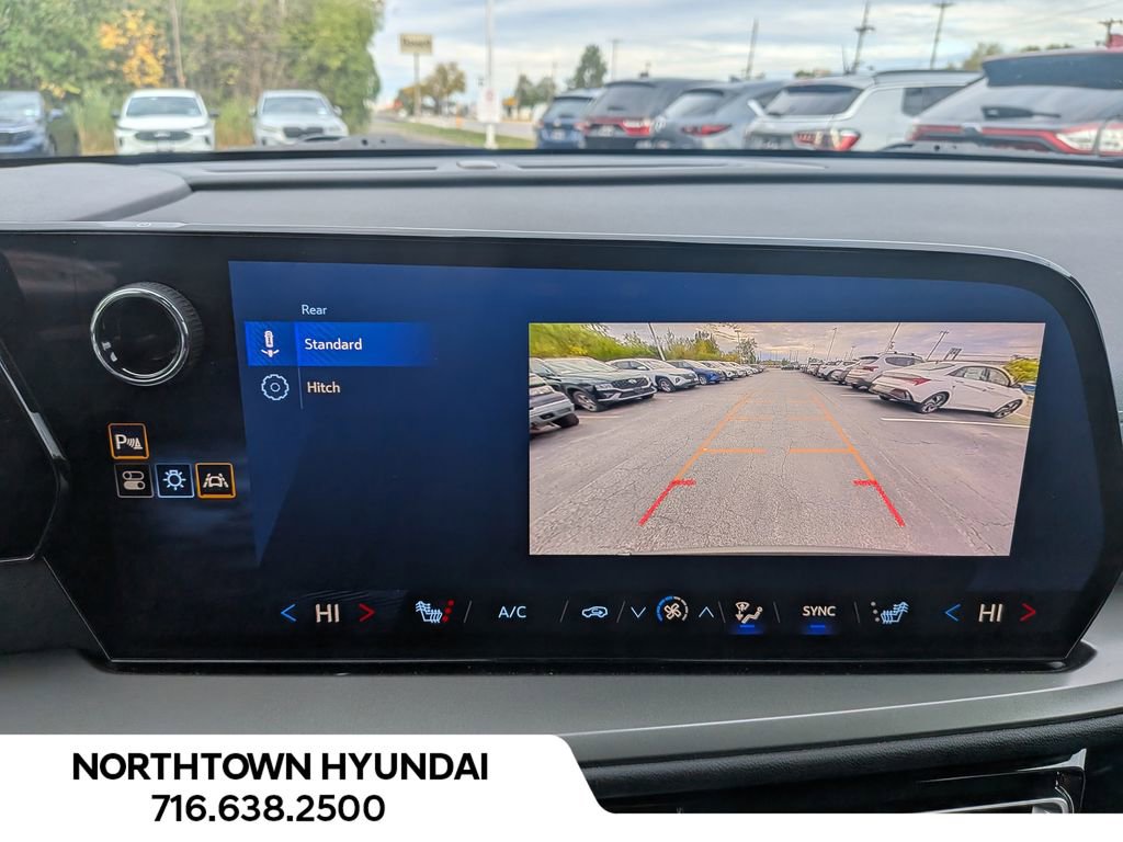 Used 2025 Chevrolet Traverse LT image 10