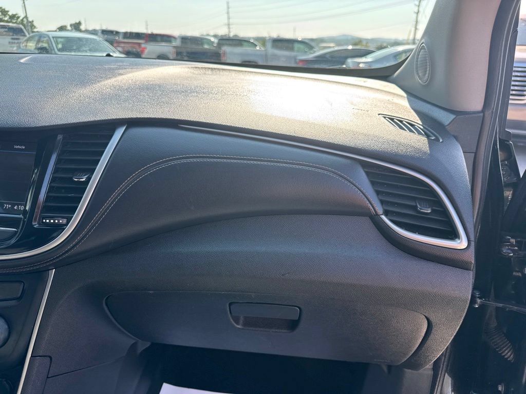 Used 2018 Chevrolet Trax LT w/ Redline Edition FWD image 16