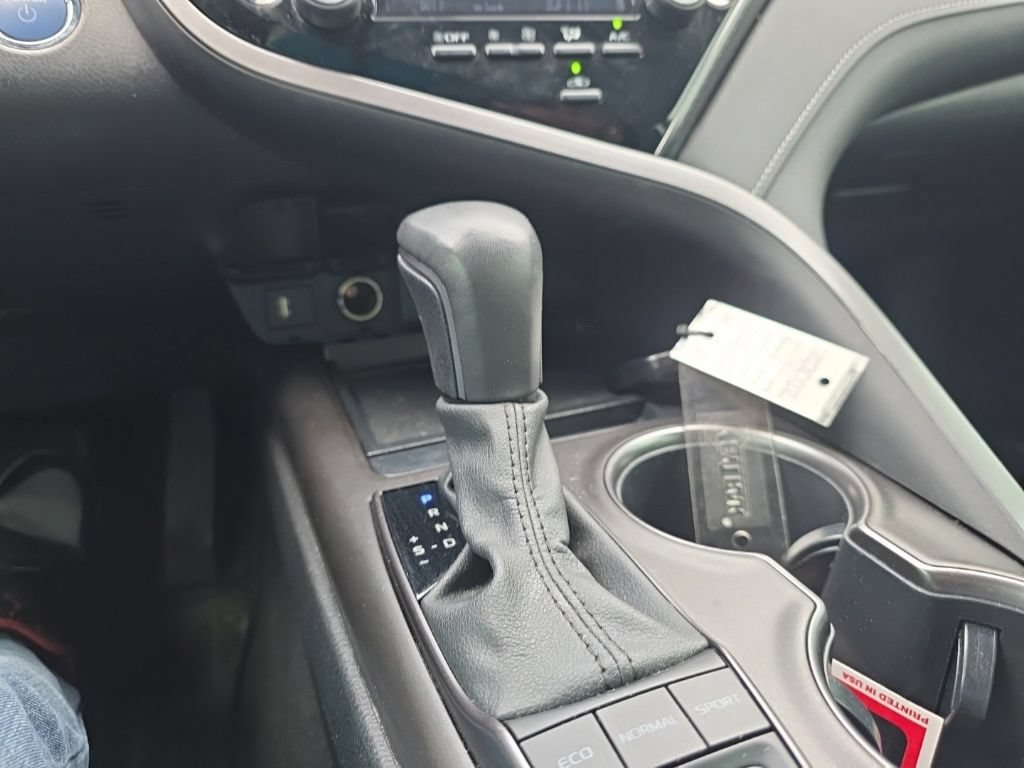 Used 2024 Toyota Camry SE FWD image 19