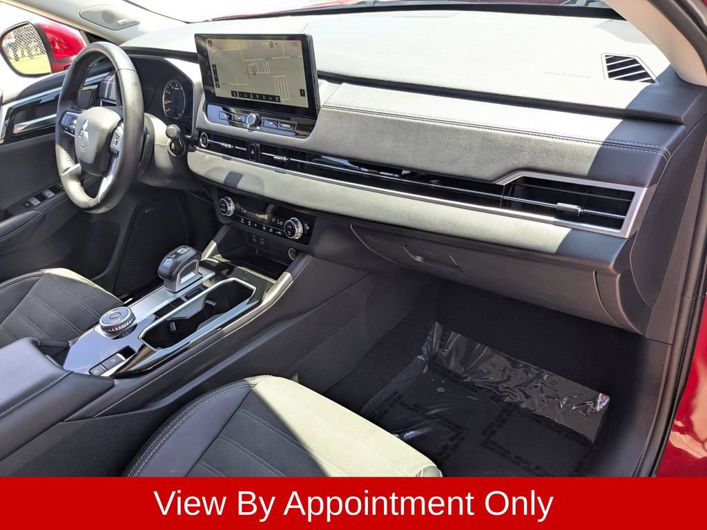 Used 2025 Mitsubishi Outlander SE FWD image 32