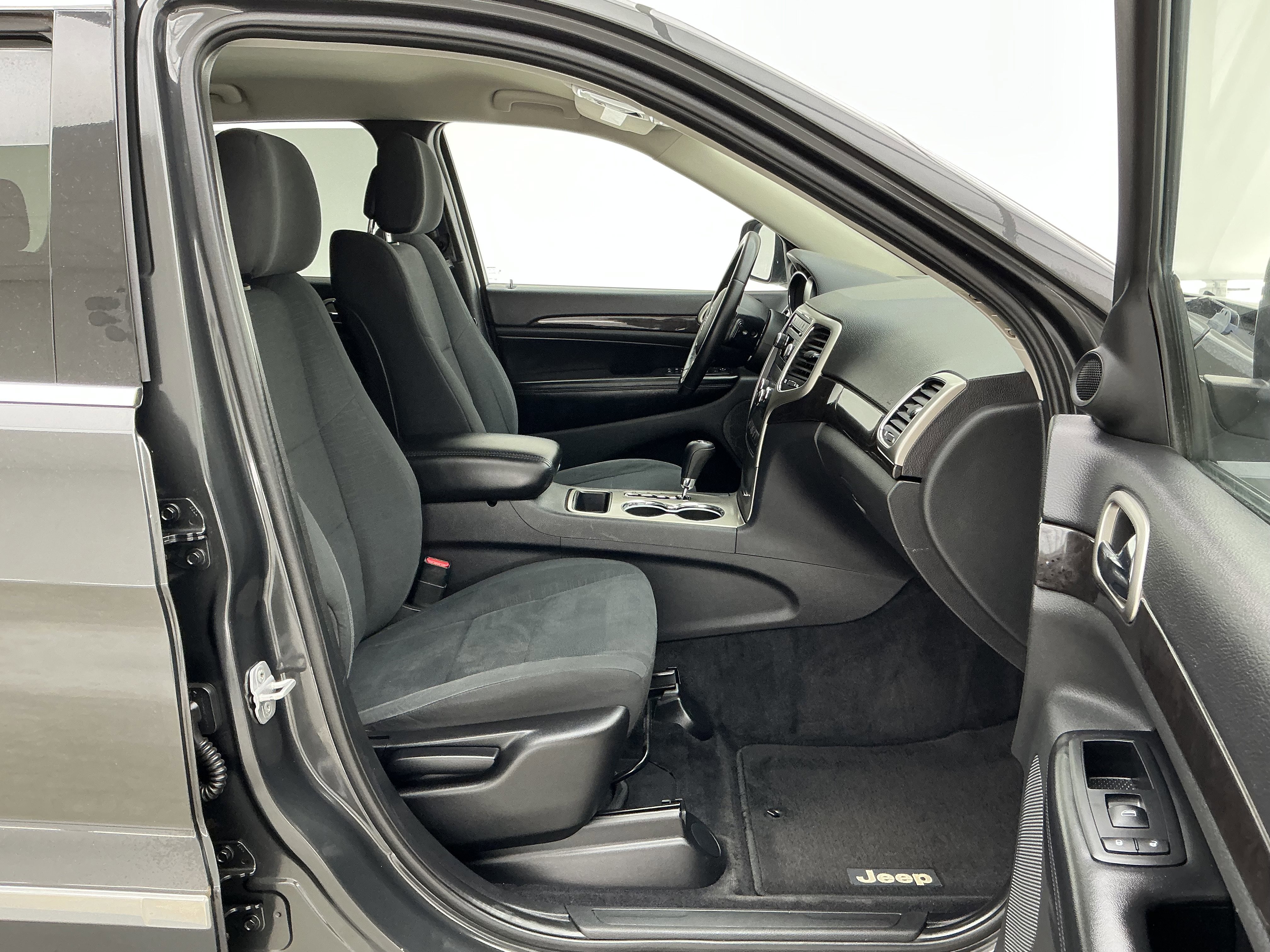 Used 2011 Jeep Grand Cherokee Laredo w/ Security & Convenience Group image 24