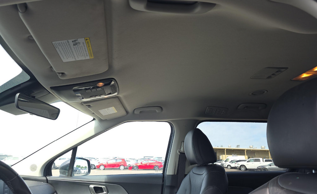 Used 2024 Kia Carnival LX FWD image 17
