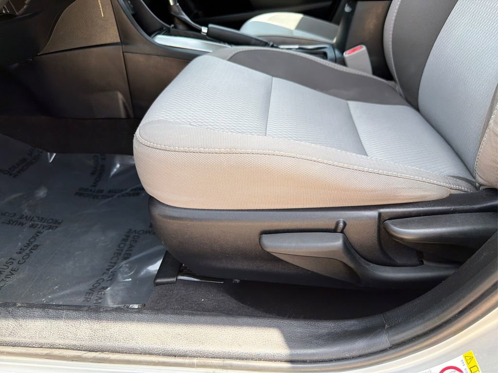 Used 2018 Toyota Corolla LE image 19