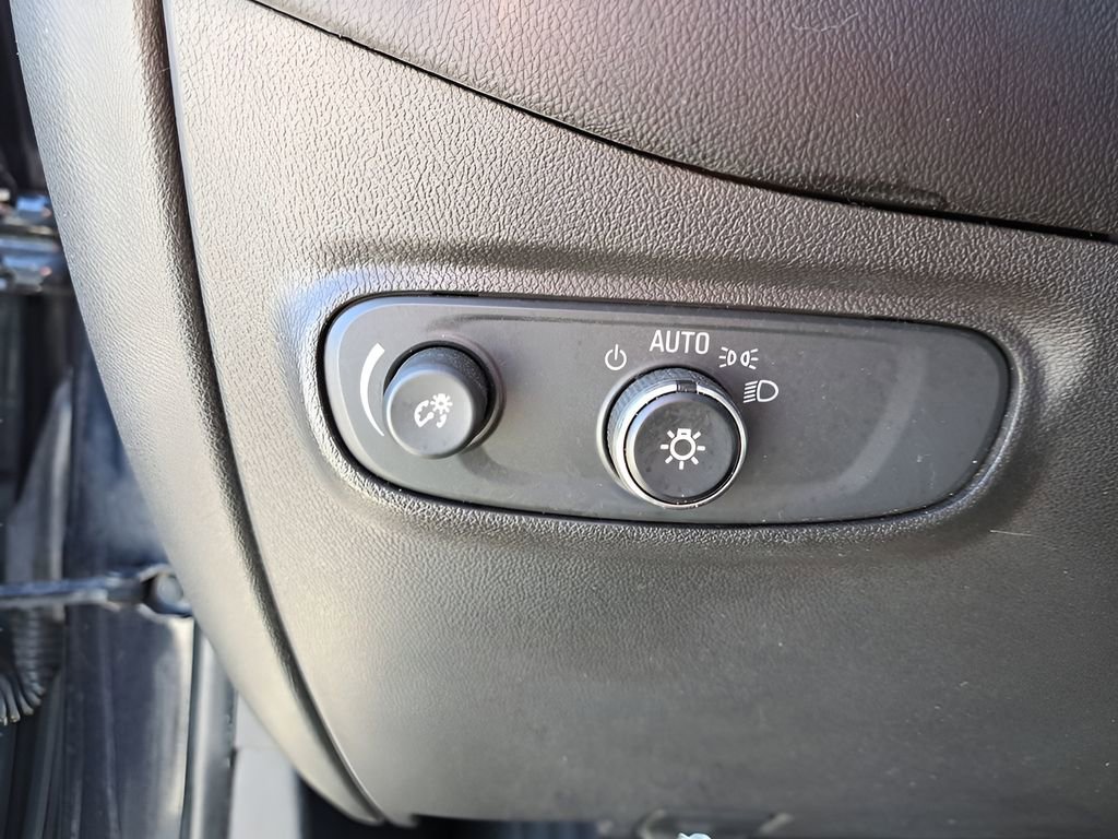 Used 2020 Chevrolet Equinox LT image 28