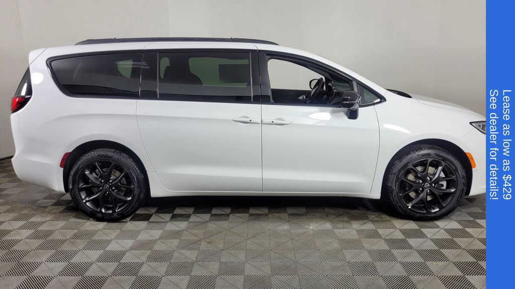 New 2026 Chrysler Pacifica Limited w/ S Appearance Package image 8