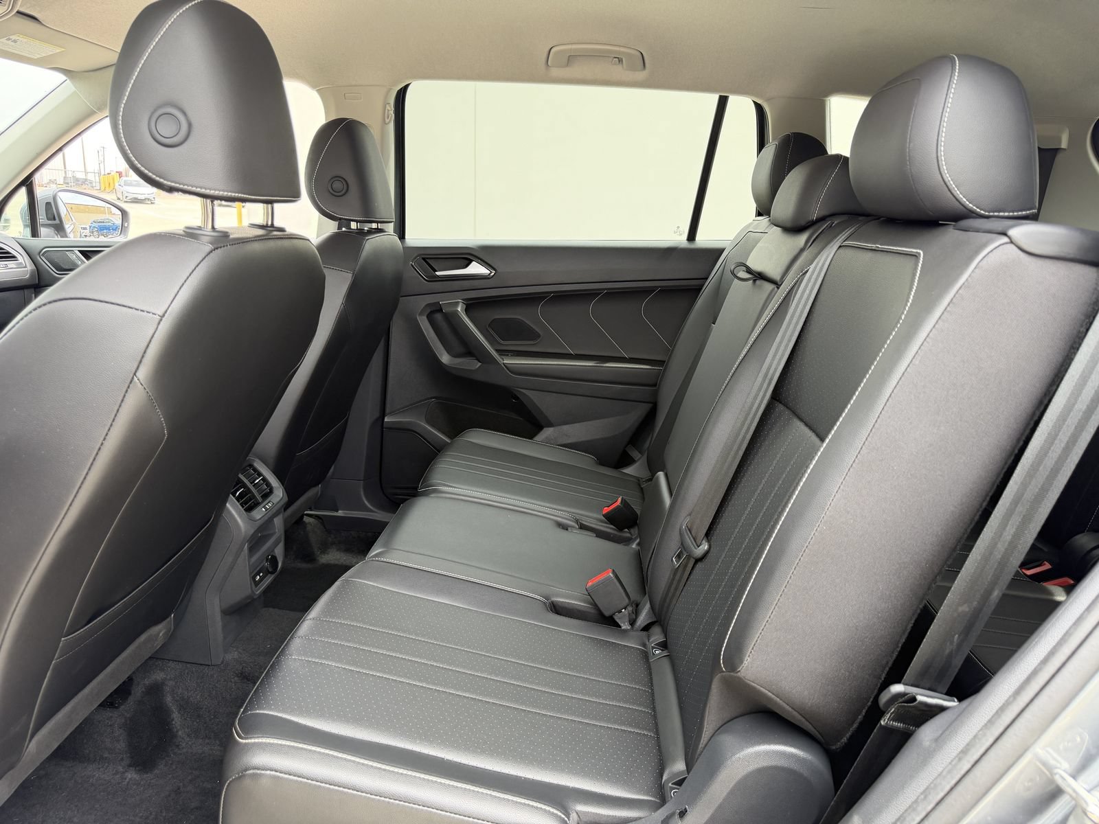 Used 2024 Volkswagen Tiguan SE FWD image 26
