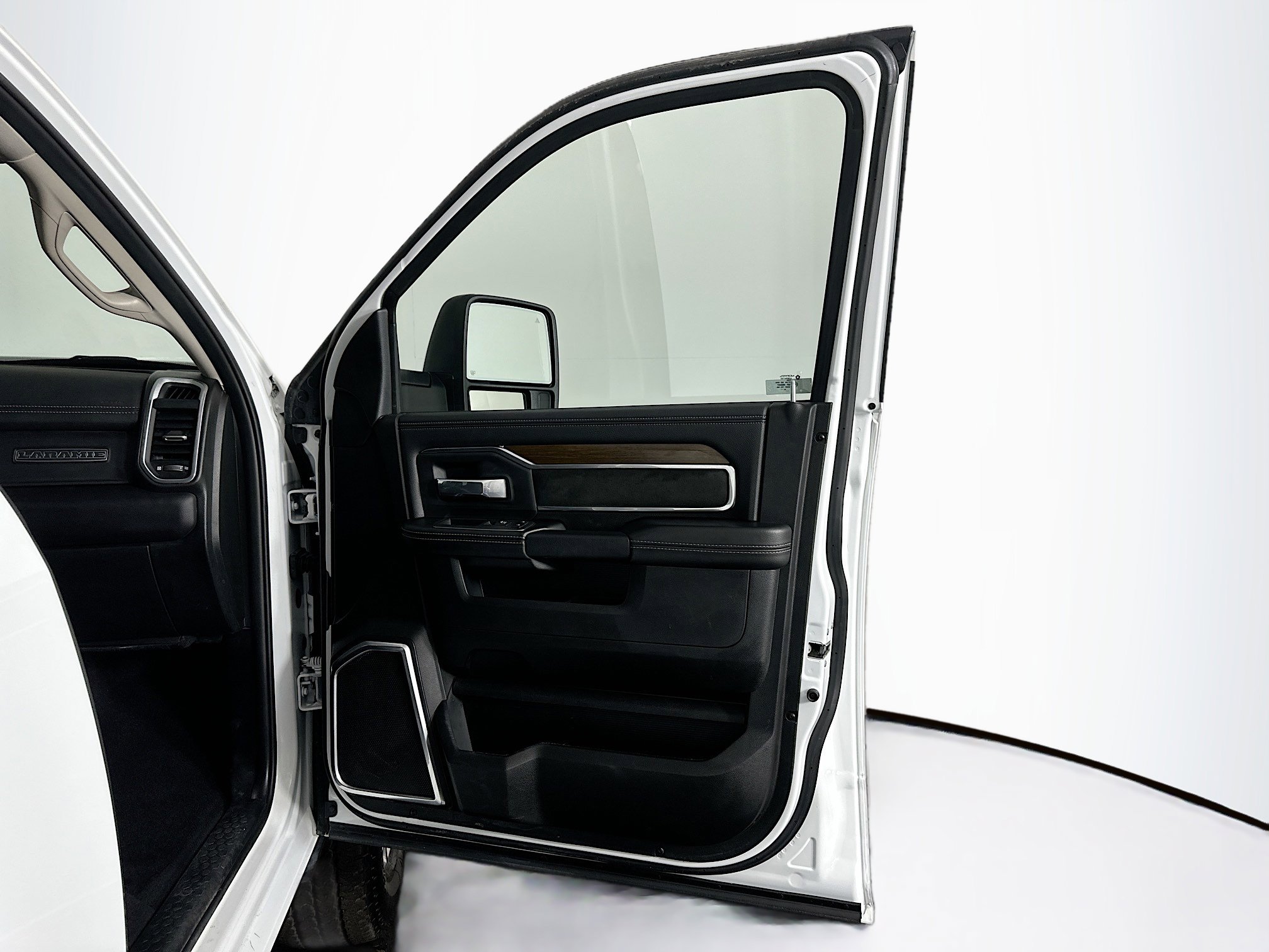 Used 2024 RAM 2500 Laramie w/ Safety Group image 33