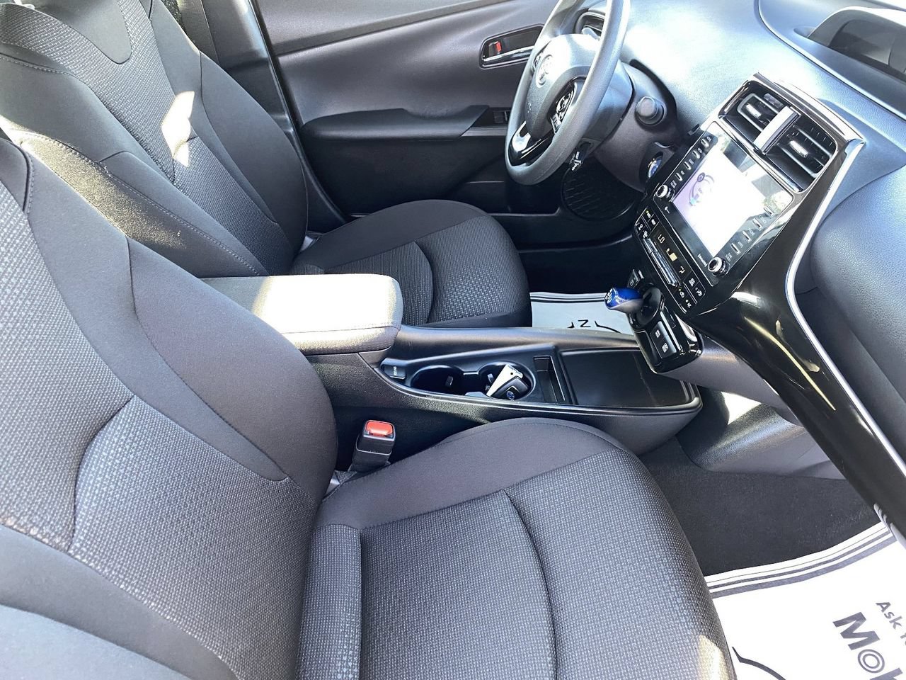 Used 2021 Toyota Prius LE w/ Carpet Mat Package (TMS) FWD image 10