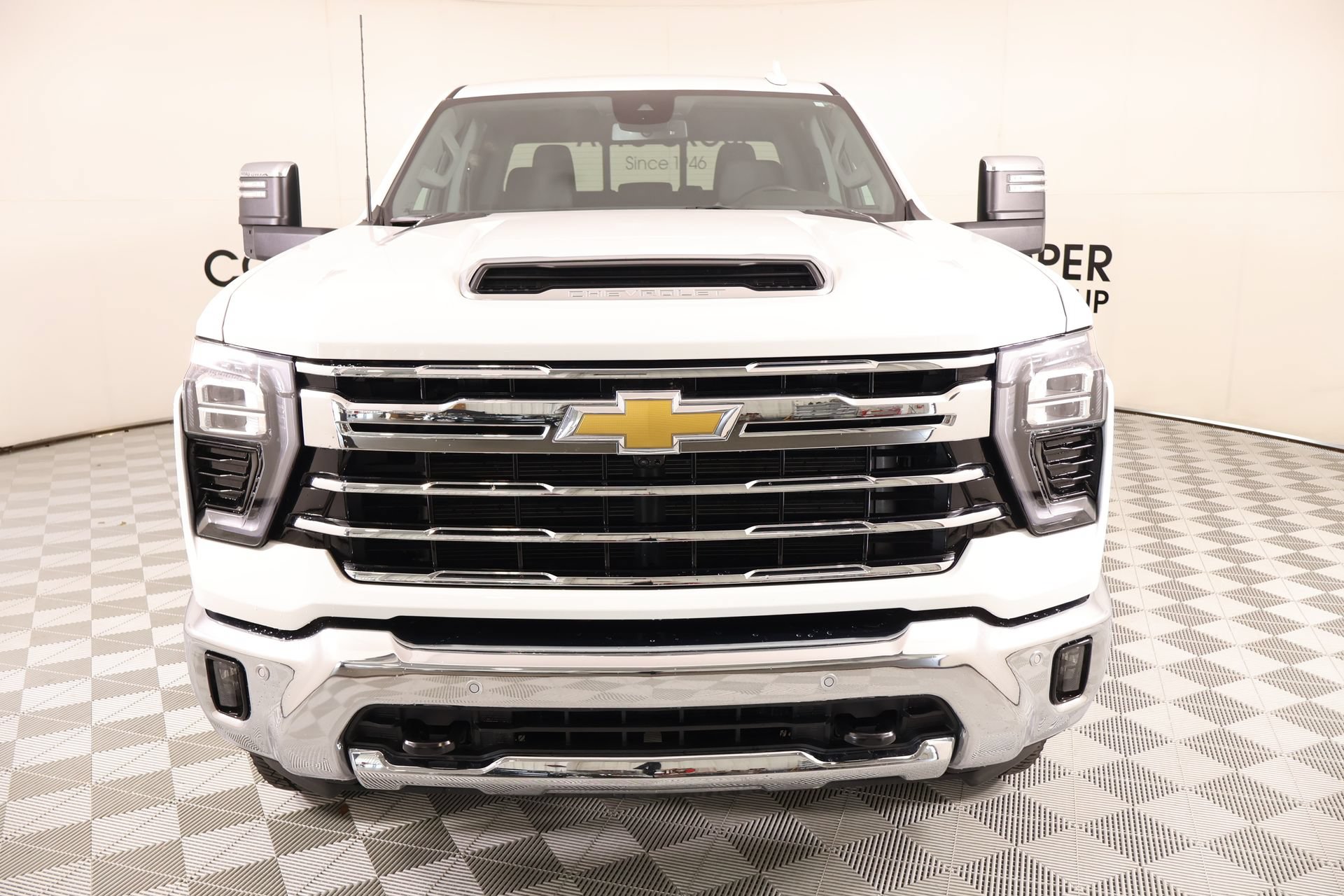Used 2025 Chevrolet Silverado 2500 LTZ w/ LTZ Convenience Package AWD/4WD image 9