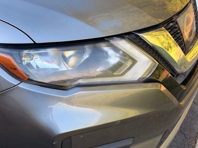 Used 2017 Nissan Rogue SV w/ SV Premium Package image 9