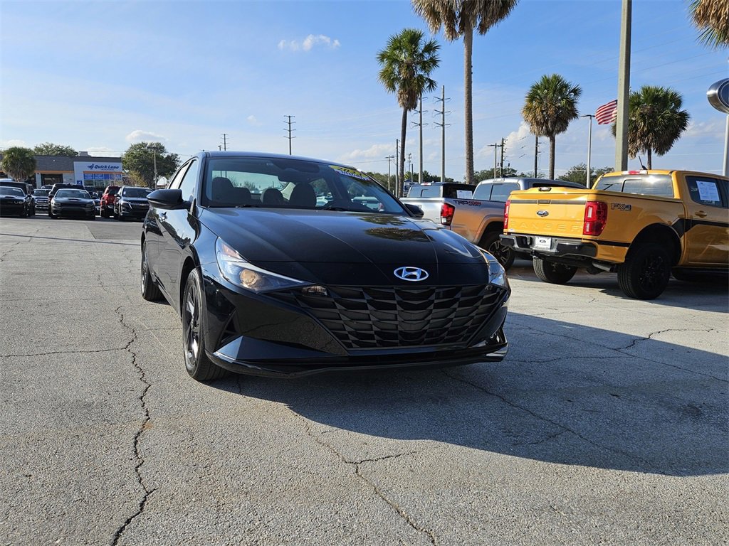 Used 2023 Hyundai Elantra Blue image 2