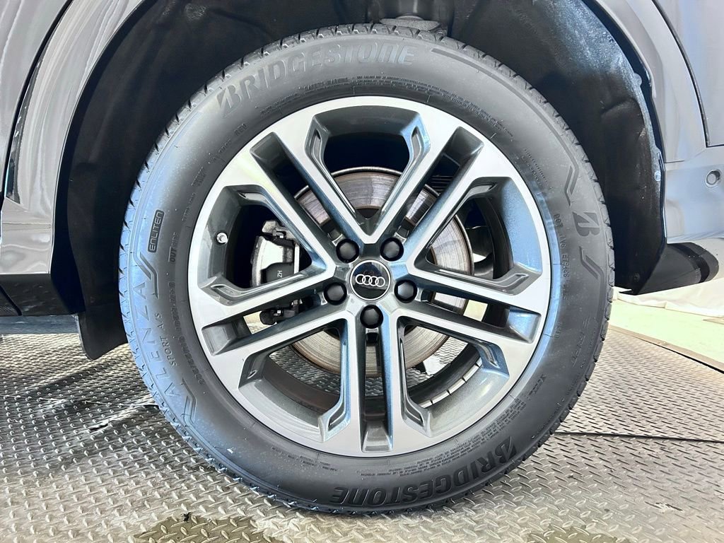 Used 2025 Audi Q5 Premium w/ Convenience Package image 30