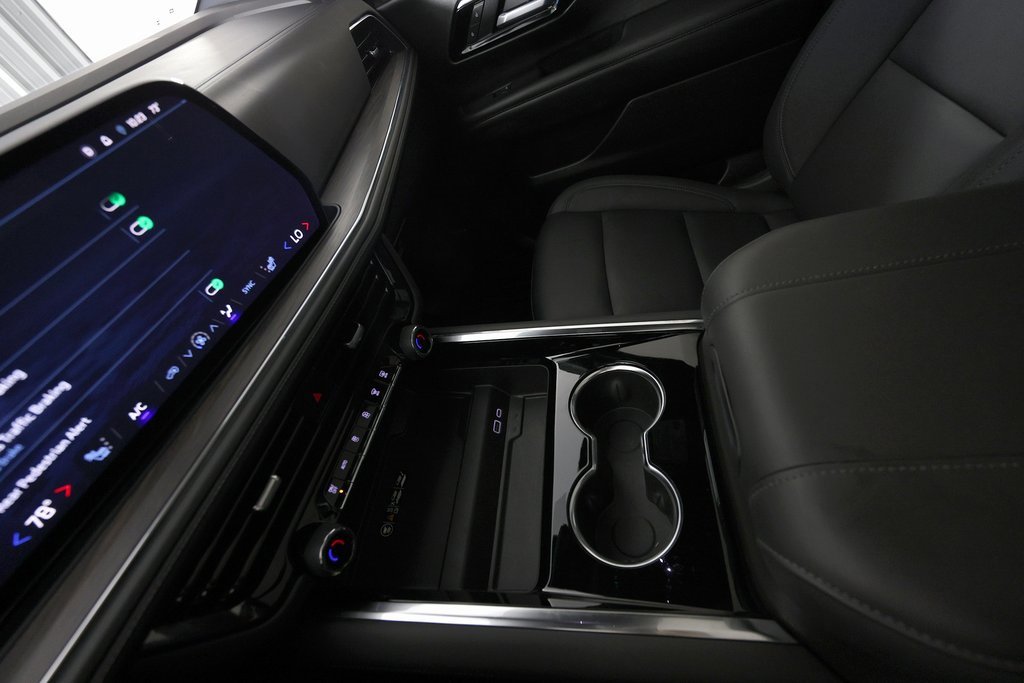 Used 2025 Chevrolet Suburban Z71 w/ Comfort Package image 40