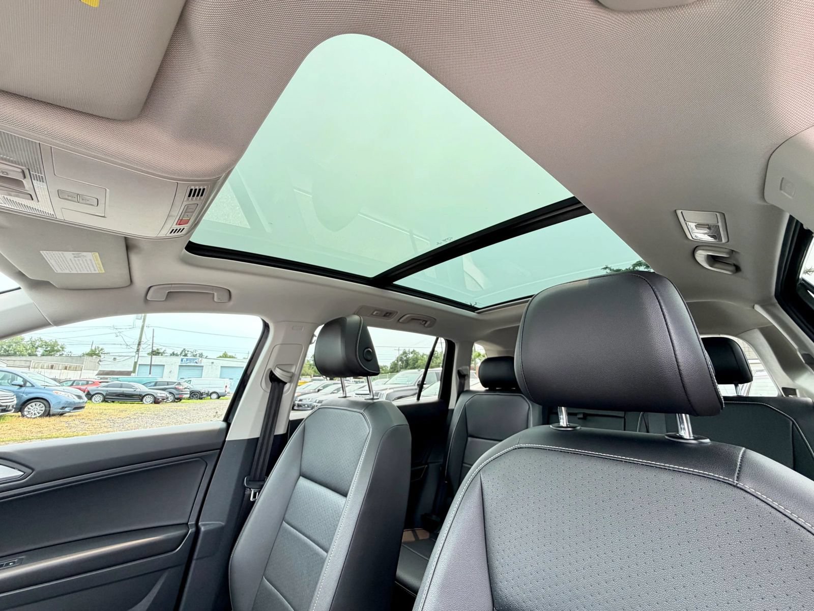 Used 2021 Volkswagen Tiguan SE w/ Panoramic Sunroof Package AWD/4WD image 27