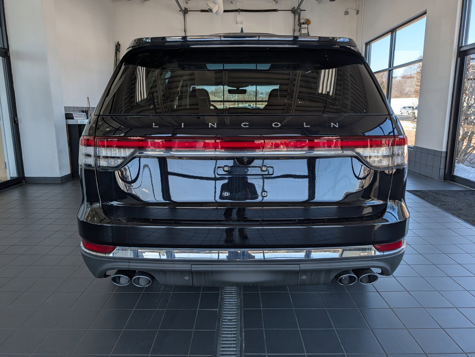 Used 2020 Lincoln Aviator Reserve w/ Equipment Group 202A image 3