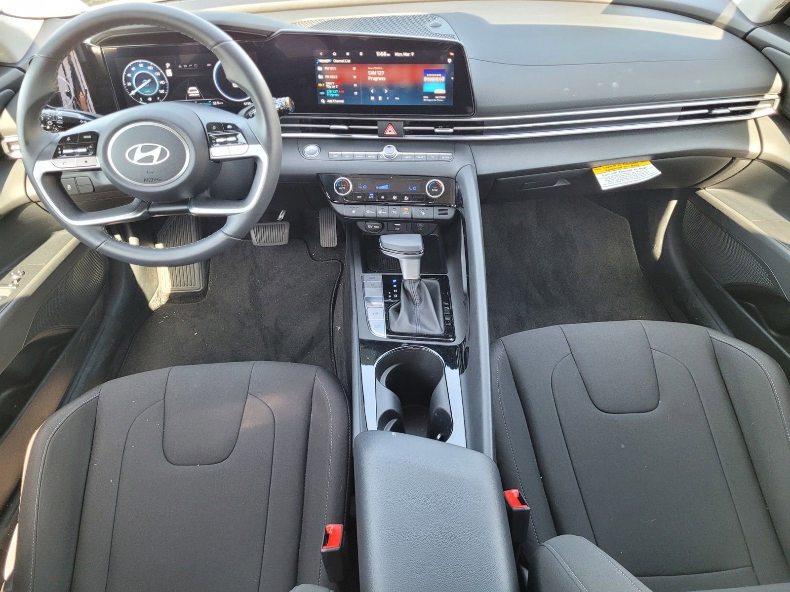 Certified 2025 Hyundai Elantra SEL image 17