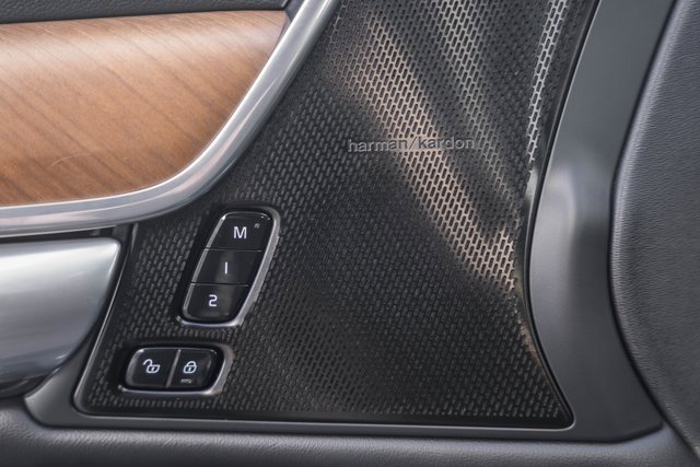 Used 2020 Volvo S90 T6 Inscription image 38