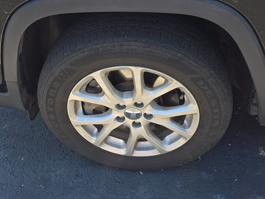 Used 2020 Jeep Cherokee Latitude AWD/4WD image 10