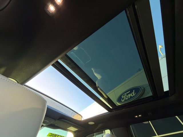 Used 2022 Ford F150 Lightning Platinum image 22